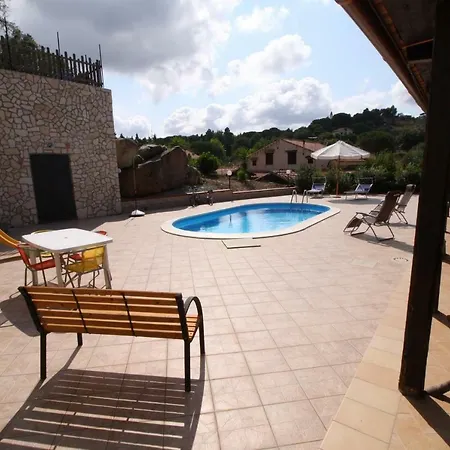 Oriente Villa